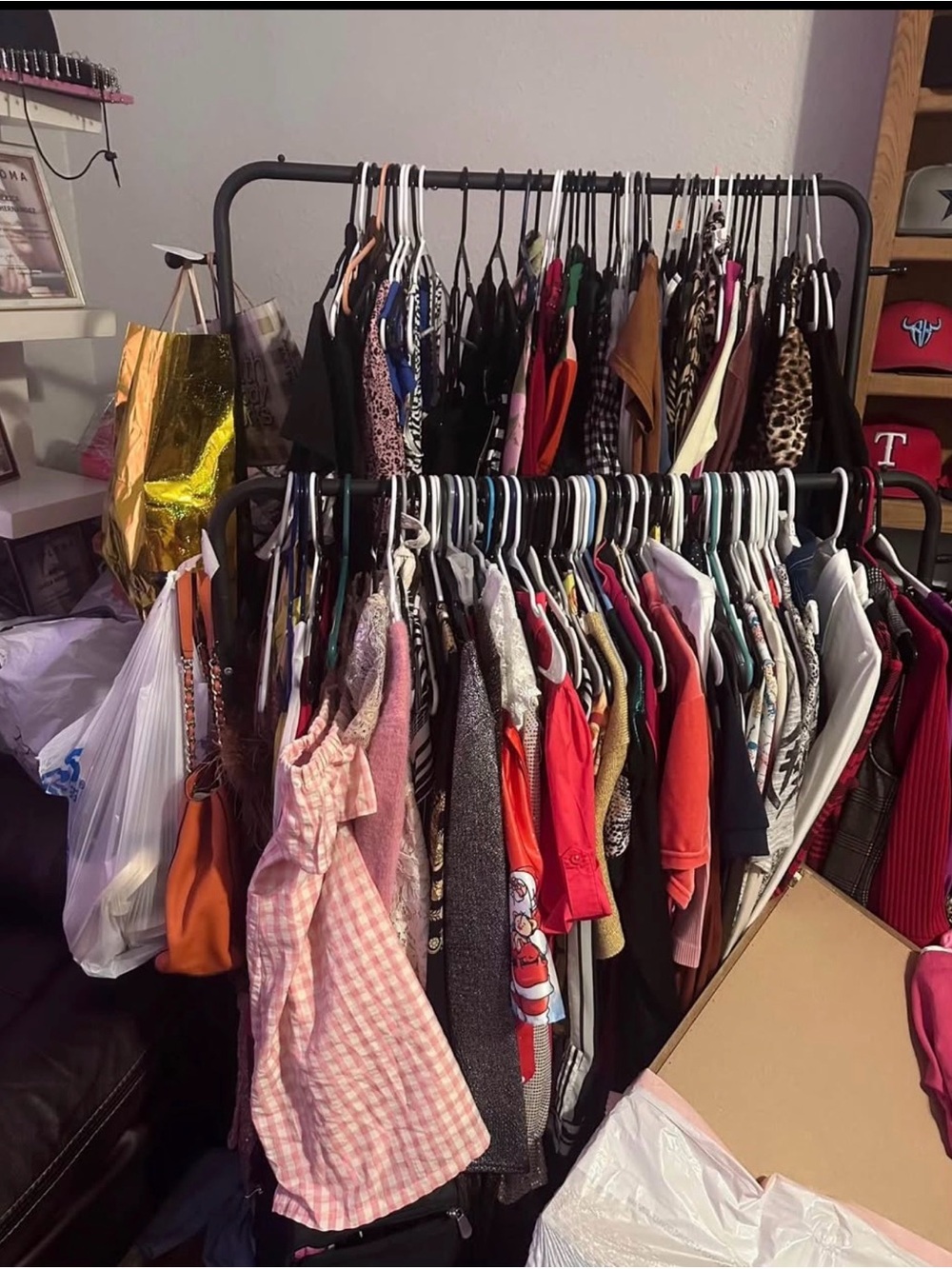 Mixed Women's Clothing Rack - Multi-Color Tops & Dresses bundle 50 pieces Mix